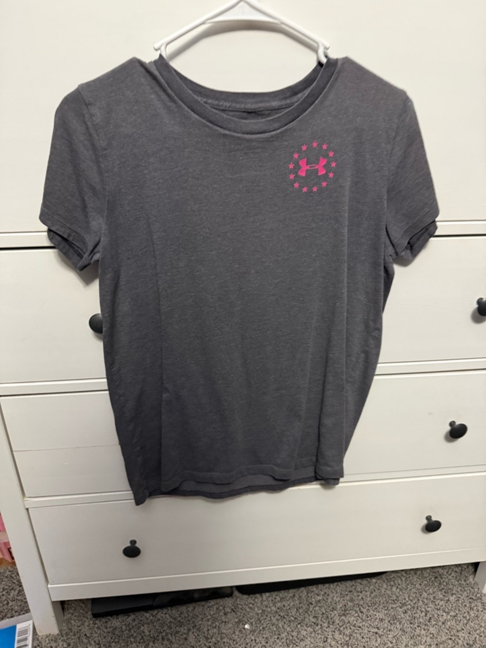 Under Armour Women’s Charcoal Short Sleeve Tee with Pink Logo
